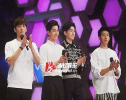 He co-hosted Hunan TV's variety program <b>Great Sunday</b> along with Peer Zhu and Vision Wei. 